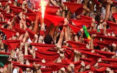 ¿Cómo elegir entre pañuelos de fiesta? Forma, colores y materiales en Rafael Tena